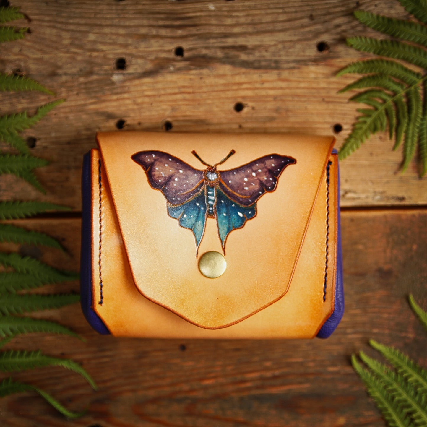 Liten Luna-plånbok "Purple Luna Moth", läderplånbok