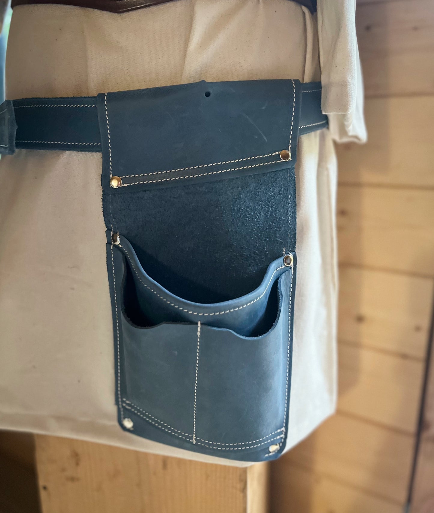 Werkzeugtasche Leder – Allroundmodell 2 rechts – Werkzeuggürtel Leder