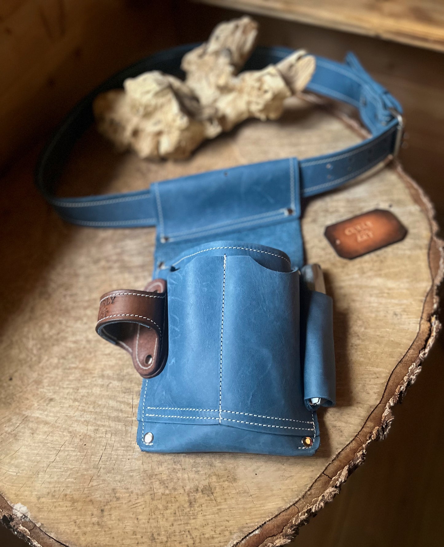 Werkzeugtasche Leder – Allroundmodell 2 rechts – Werkzeuggürtel Leder