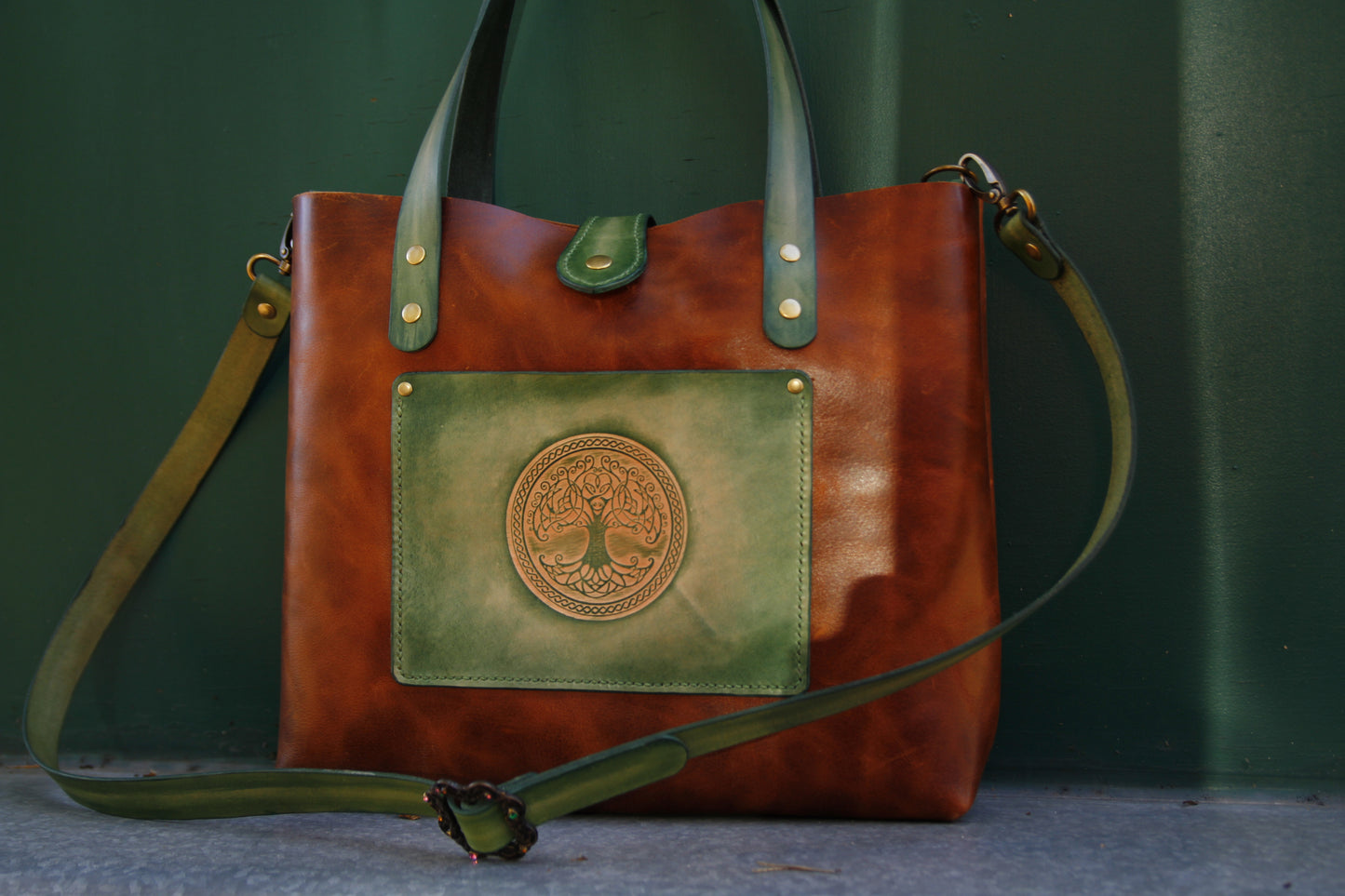Individueller Leder Shopper mit Lebensbaum Yggdrasil "Made to order"