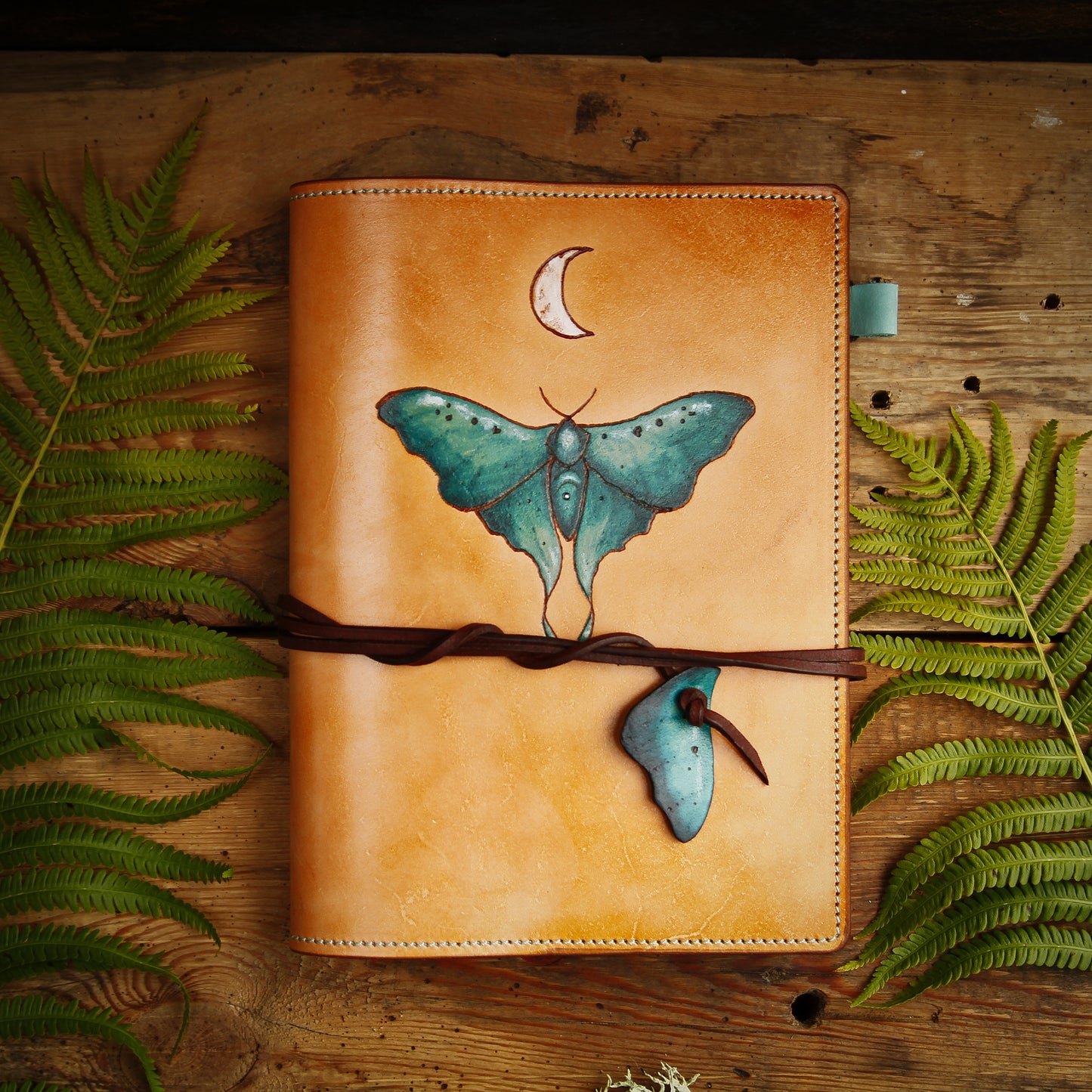Notebook-omslag med Luna Moth • Notebook-läder A5