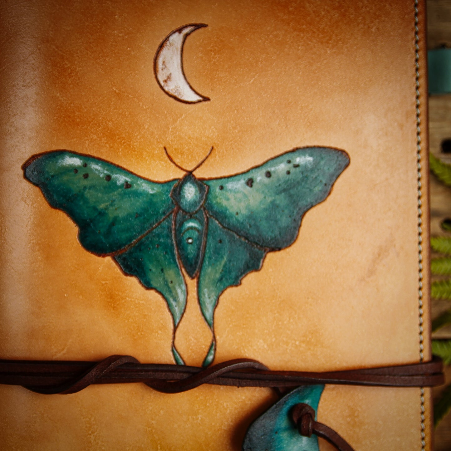 Notebook-omslag med Luna Moth • Notebook-läder A5