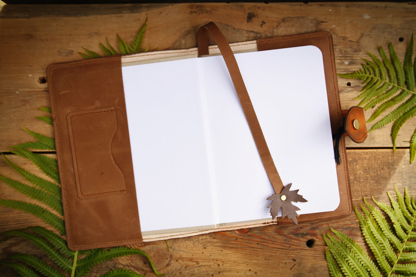 Notebook-omslag med Luna Moth • Notebook-läder A5