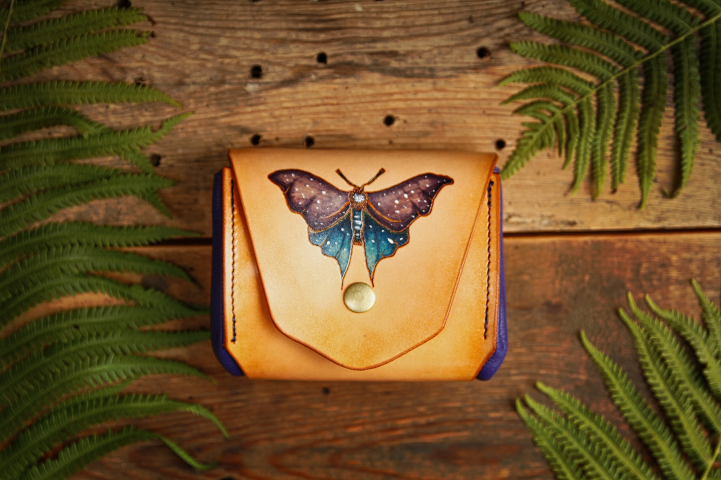 Liten Luna-plånbok "Purple Luna Moth", läderplånbok