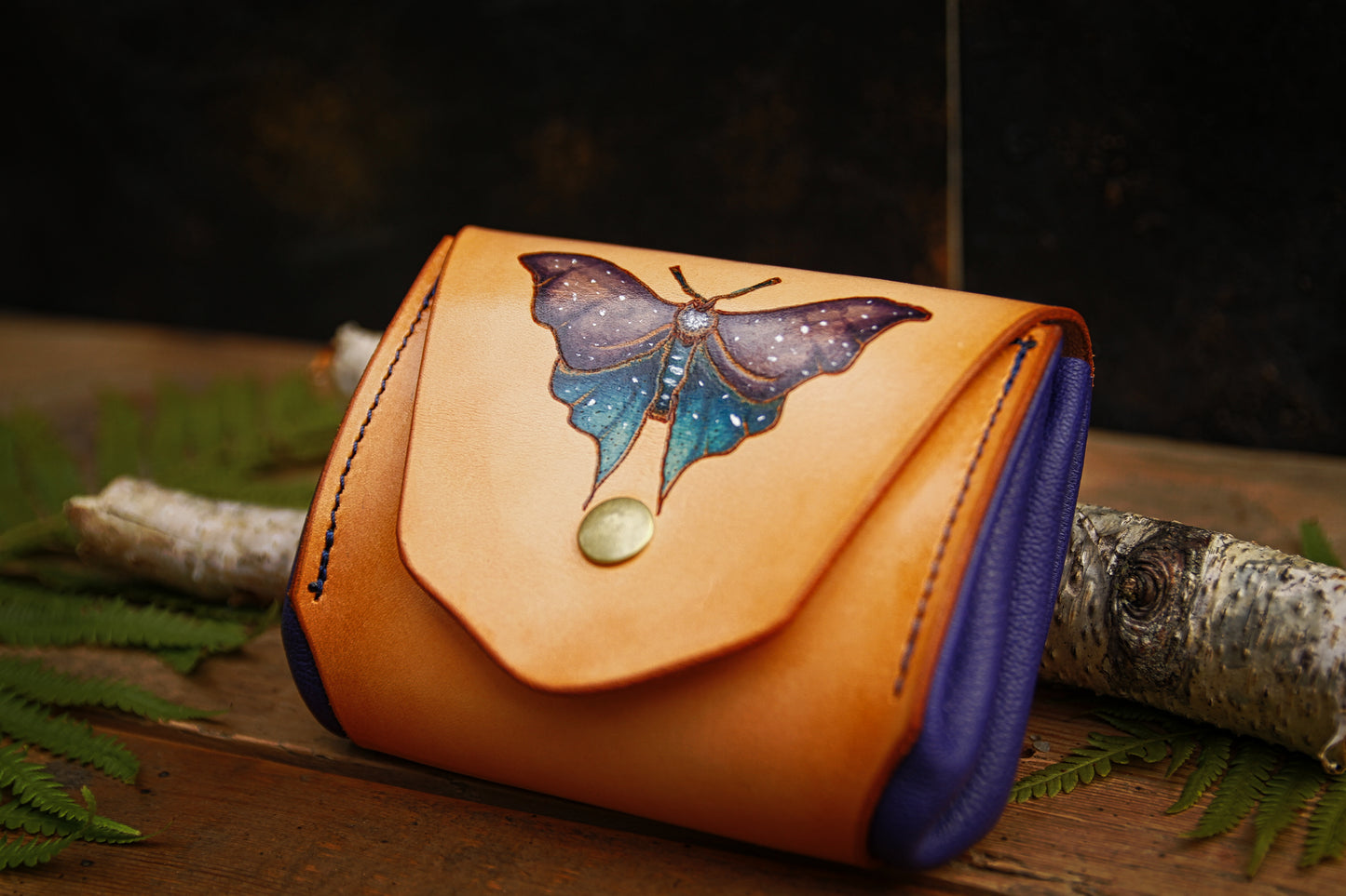 Liten Luna-plånbok "Purple Luna Moth", läderplånbok