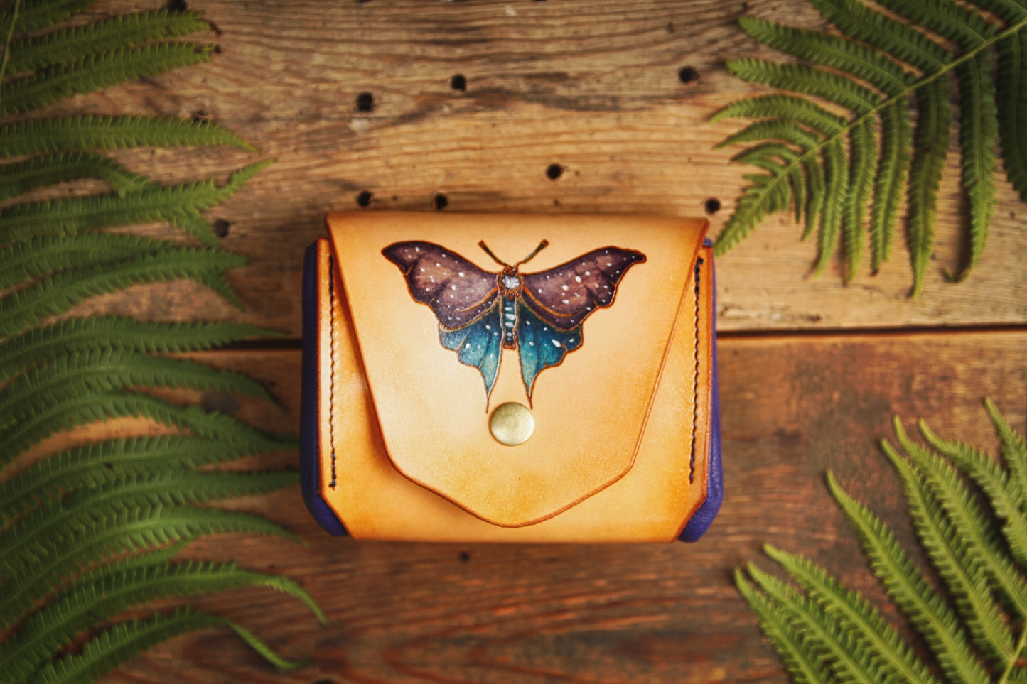 Liten Luna-plånbok "Purple Luna Moth", läderplånbok