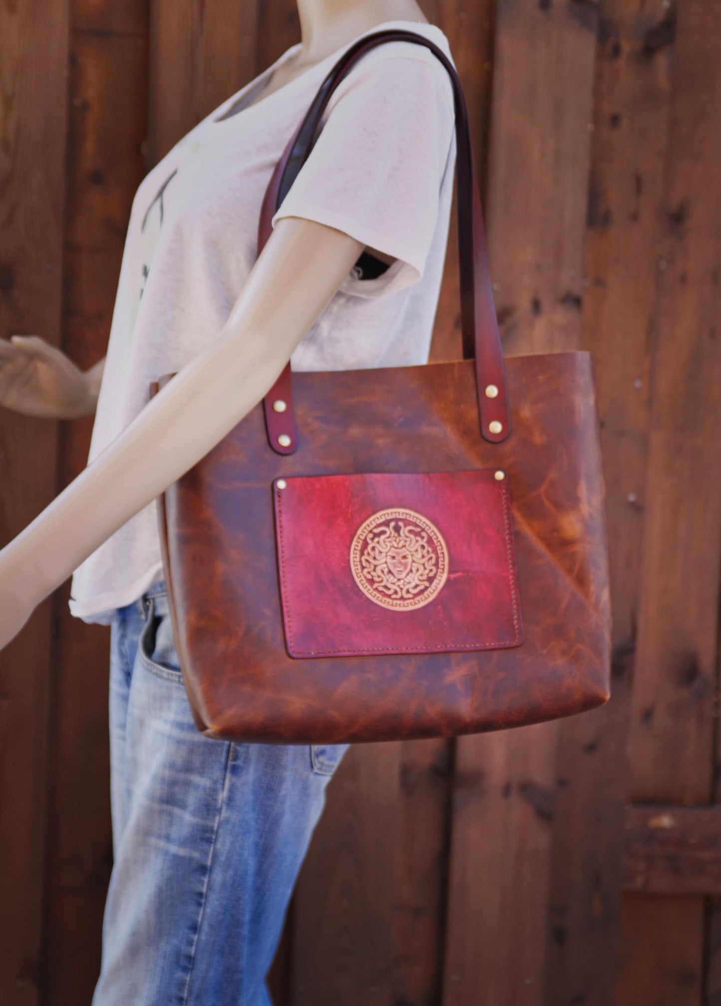 Shopper i läder med innerficka, Medusa-design