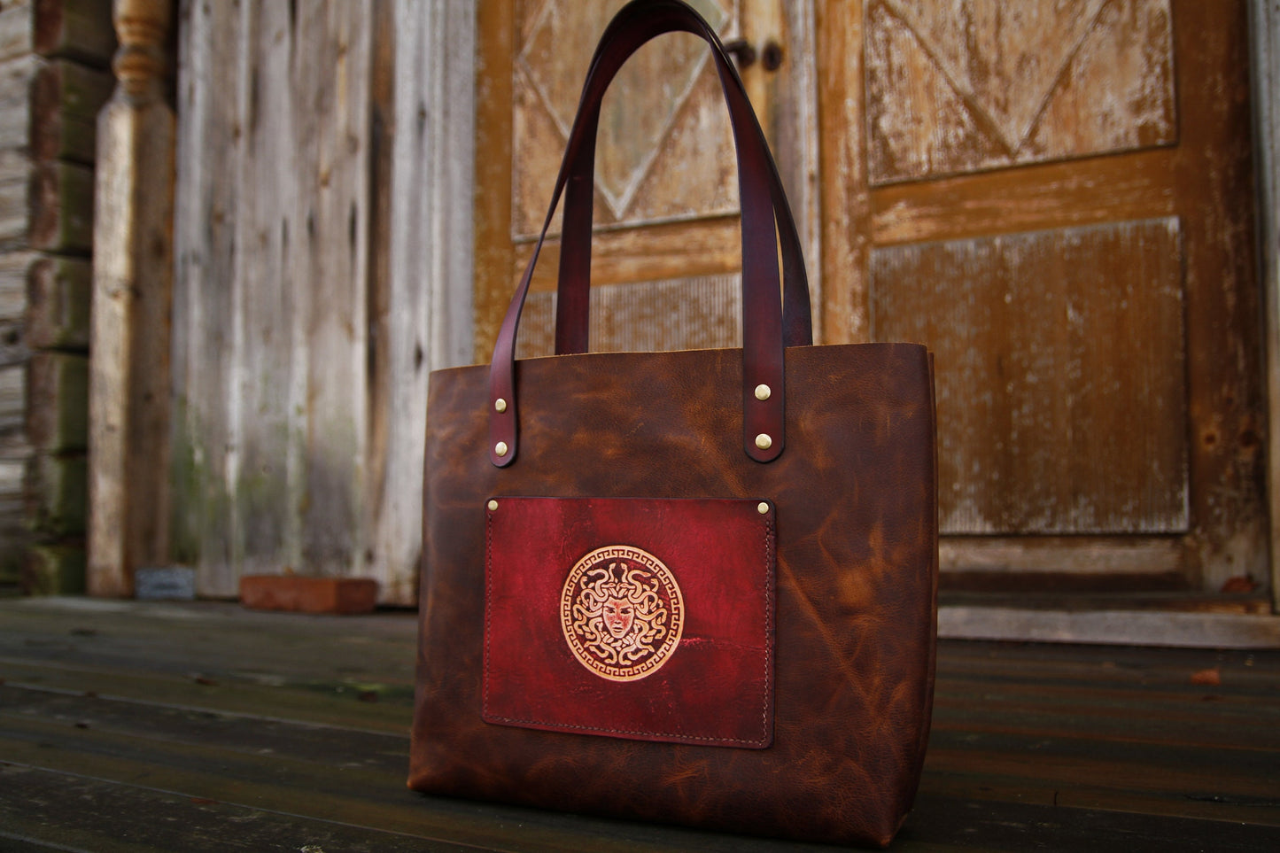 Shopper i läder med innerficka, Medusa-design