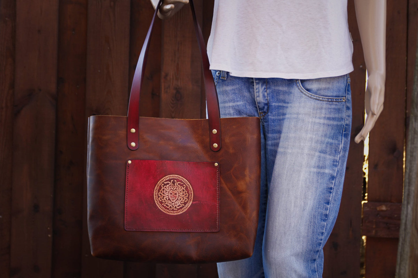 Shopper i läder med innerficka, Medusa-design
