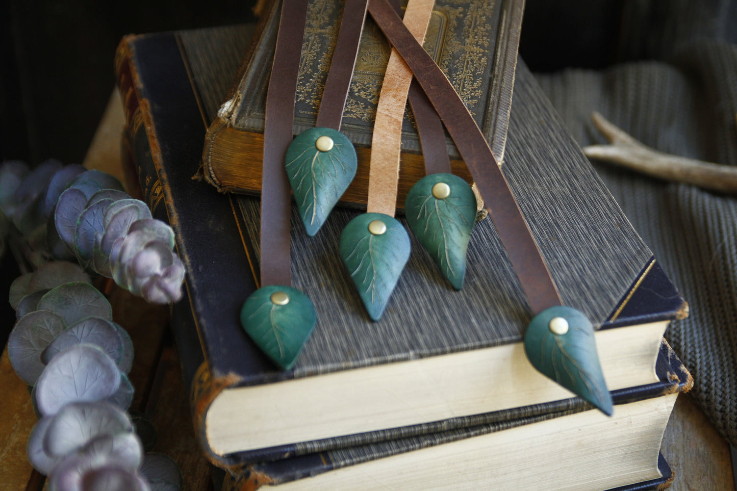 Bookmark, bookmark ribbon with leaf