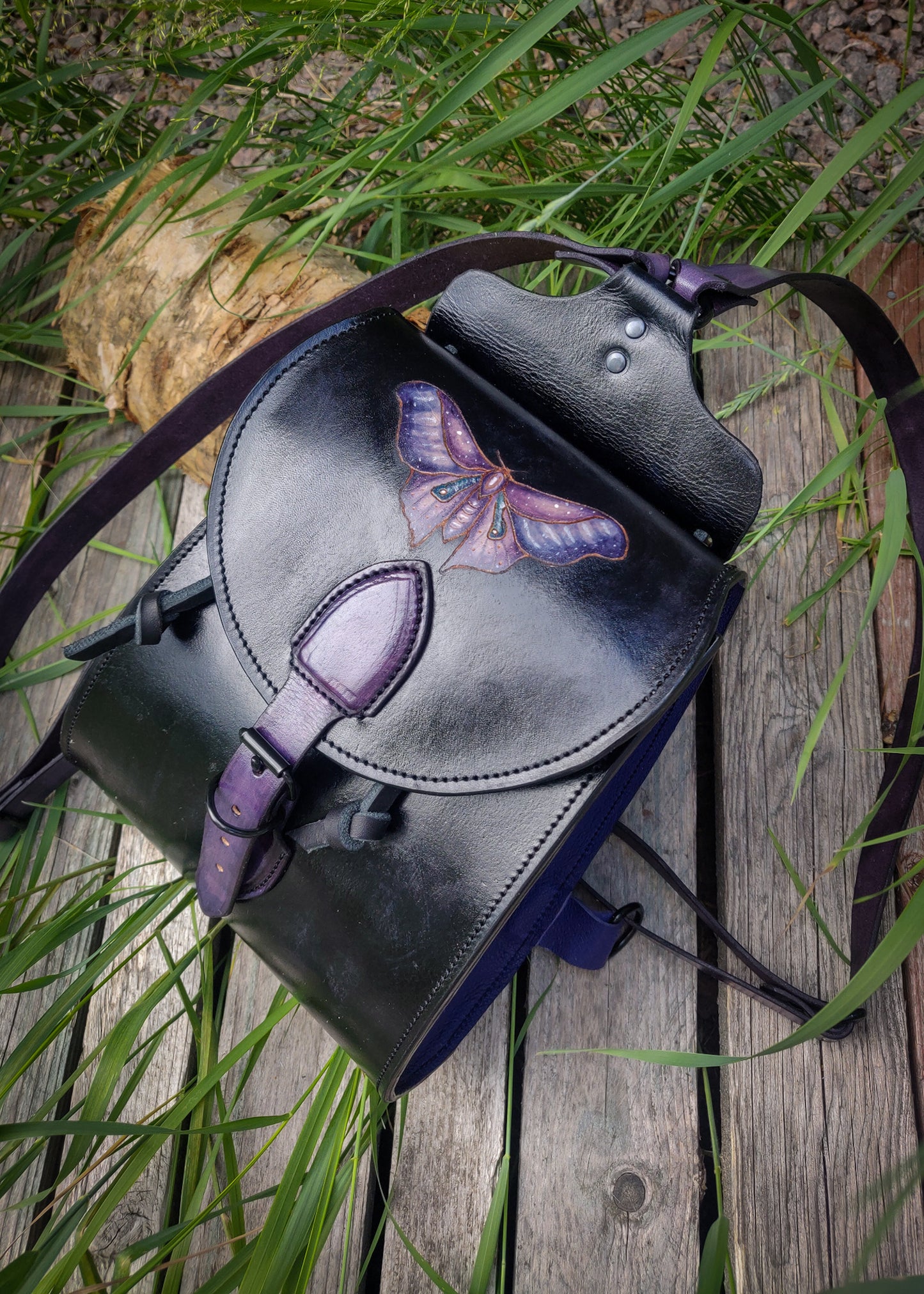 Leder-Rucksack mit Motten-Design