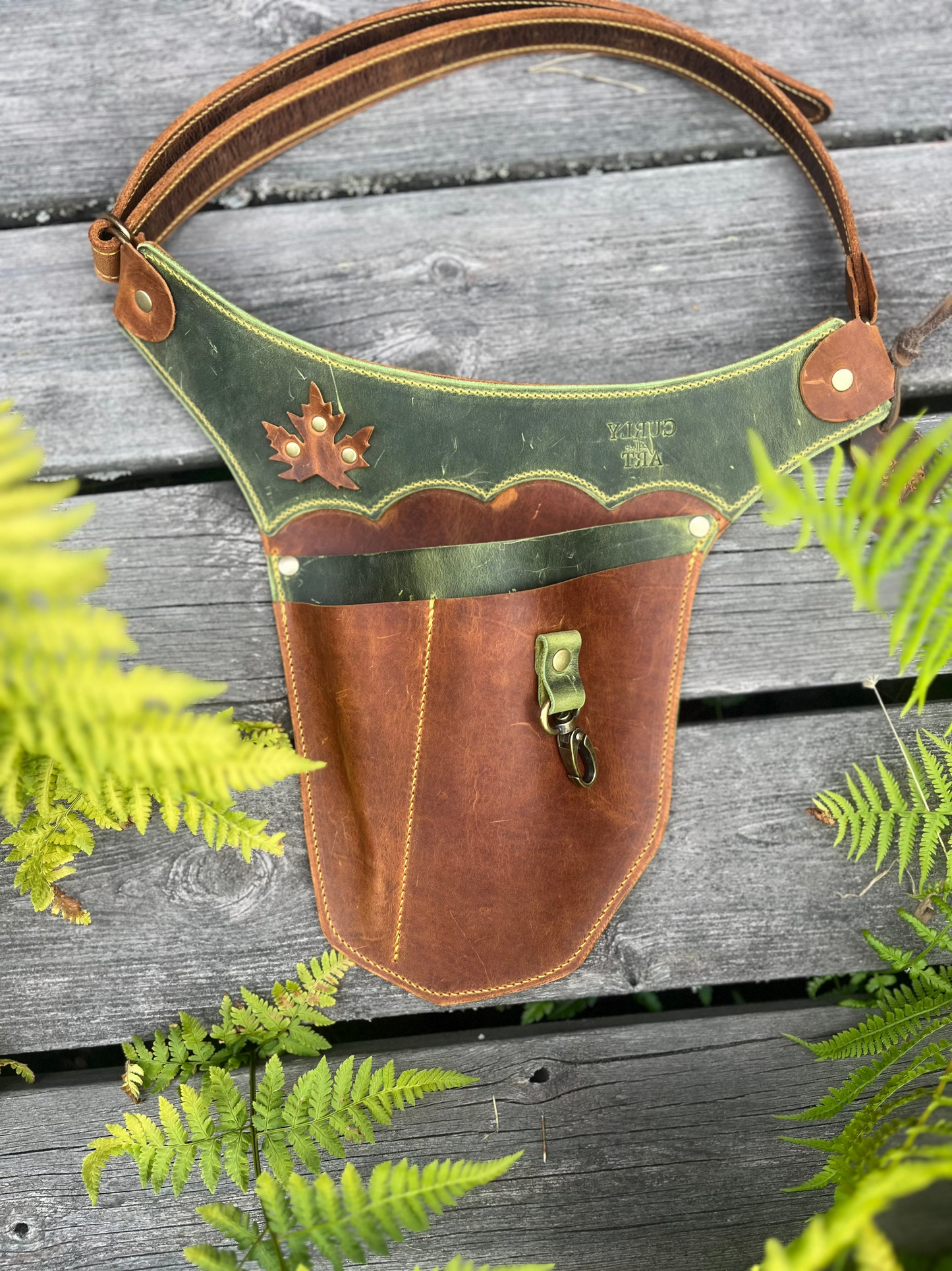 Garden tool belt, left side of the body, tool belt