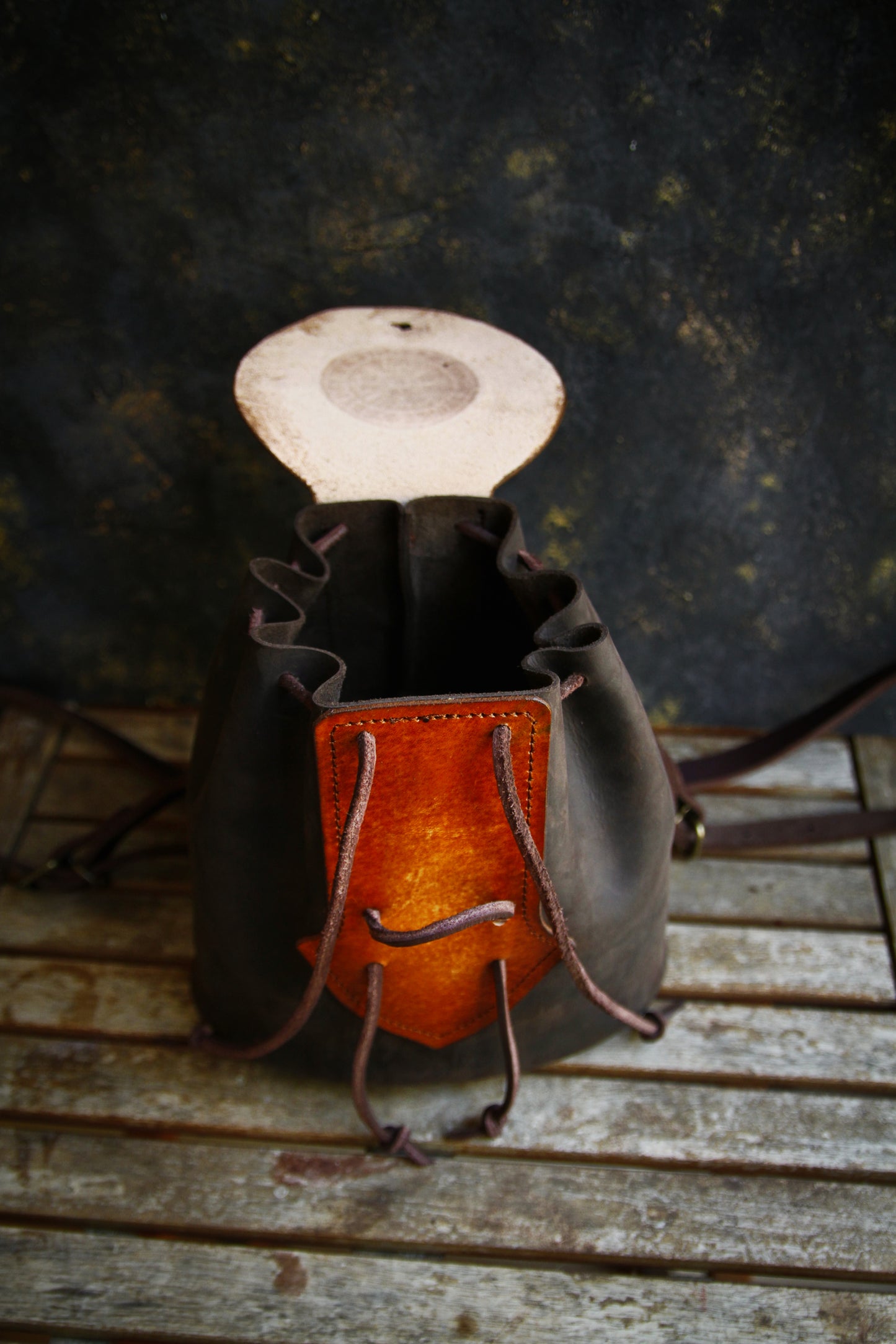 Kleiner Rucksack, aus Leder, Vegvisir, Keltischer Rucksack