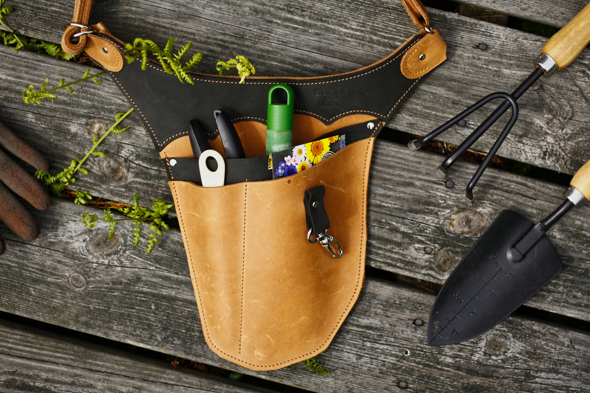 Garden tool belt, left side of the body, tool belt