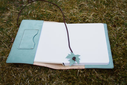 Notizbuch Hülle • mit Luna Motte • Notizbuch aus Leder