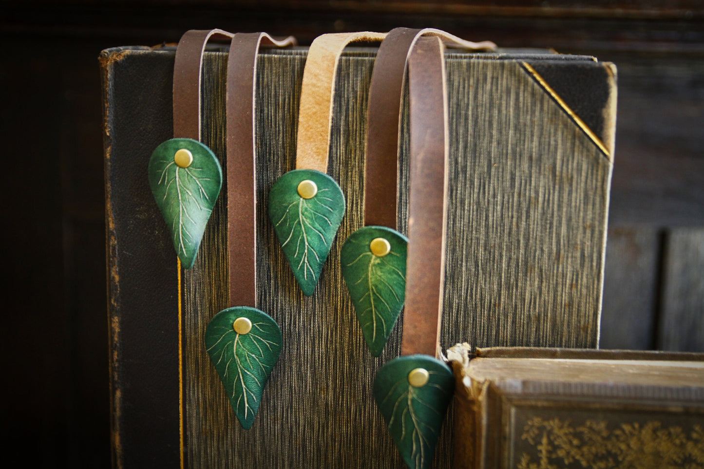 Leather bookmark/Leaf bookmark leather/Gift for bookworms/Ribbon bookmark/Rose ribbon/Gift for book lovers