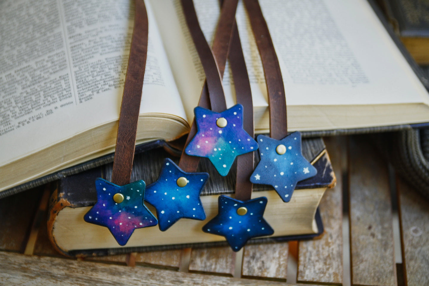Lesezeichen aus Leder, Lesebändchen mit Stern