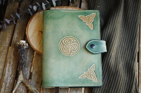 Handgjort bokomslag med keltisk knut - anteckningsbok A5 läder