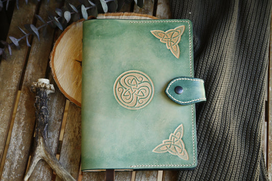 Handmade book cover with Celtic knot - notebook A5 leather - travel diary leather - book cover leather - A5 pad